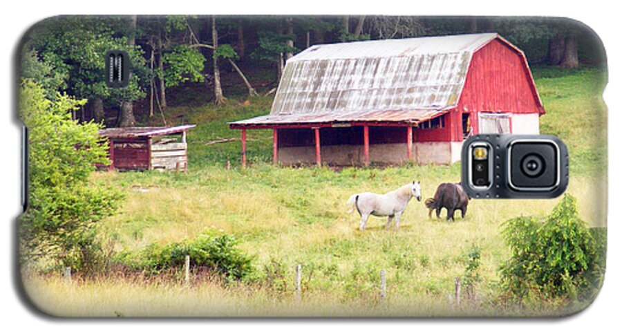 Duane Mccullough Galaxy S5 Case featuring the photograph Old Red Barn West of Brevard NC by Duane McCullough