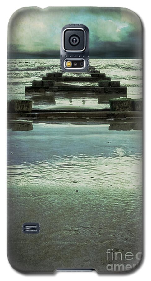 Submerged Galaxy S5 Case featuring the photograph Out to Sea by Debra Fedchin