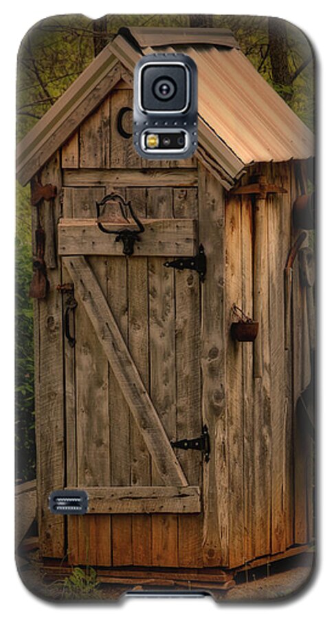 Outhouse Galaxy S5 Case featuring the photograph Outhous Caledonia MO DSC04010 by Greg Kluempers