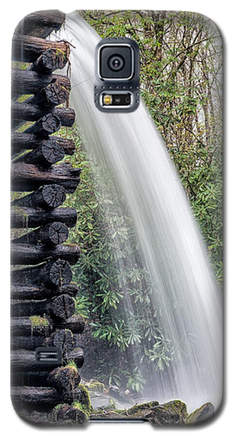 Mountain Farm Museum Galaxy S5 Case featuring the photograph Overflow by Victor Culpepper