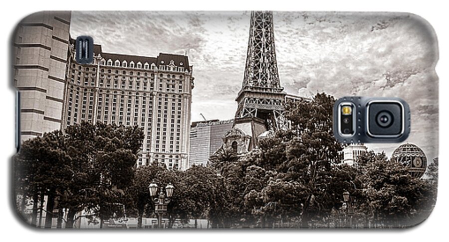 Tags Galaxy S5 Case featuring the photograph Paris Las Vegas by Chris Bordeleau