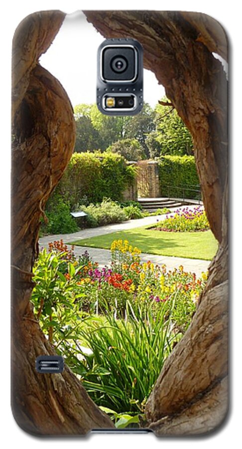 Peek Galaxy S5 Case featuring the photograph Peek At The Garden by Vicki Spindler