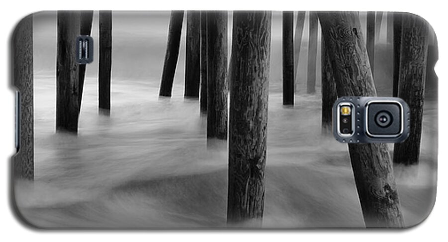 Seascape. Paul Noble Images Galaxy S5 Case featuring the photograph Pier Pressure by Paul Noble