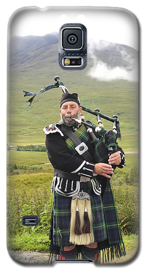 Bagpipe Galaxy S5 Case featuring the photograph Playing bagpiper in Highlands by Patricia Hofmeester