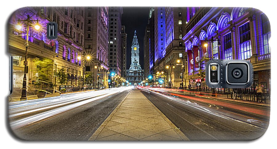 Philadelphia Galaxy S5 Case featuring the photograph Playing in traffic by Rob Dietrich