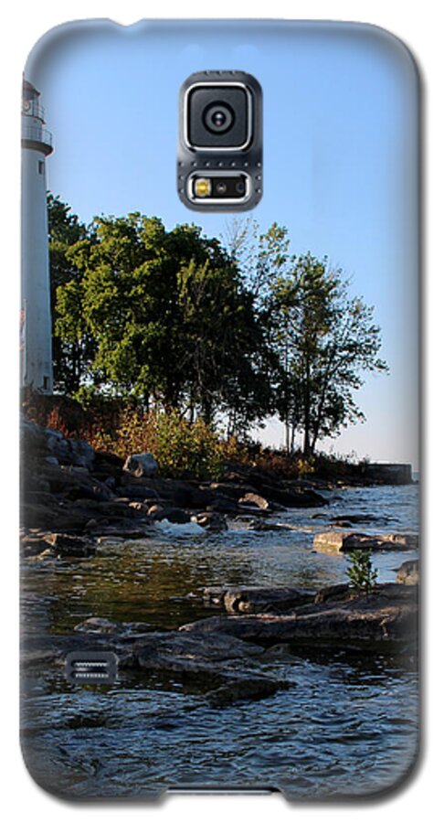 Light Galaxy S5 Case featuring the photograph Pointe Aux Barques Lighthouse 1 by George Jones