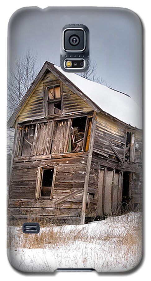 Abandoned Buildings Galaxy S5 Case featuring the photograph Portrait of an Old Shack - Agriculural buildings and barns by Gary Heller