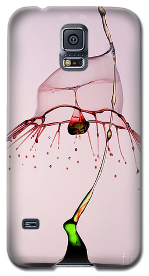 Waterdrop Galaxy S5 Case featuring the photograph Red and green by Jaroslaw Blaminsky
