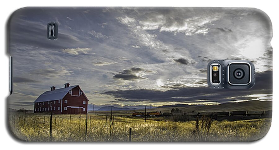 Greenland Galaxy S5 Case featuring the photograph Red Barn Southbound Train by Kristal Kraft
