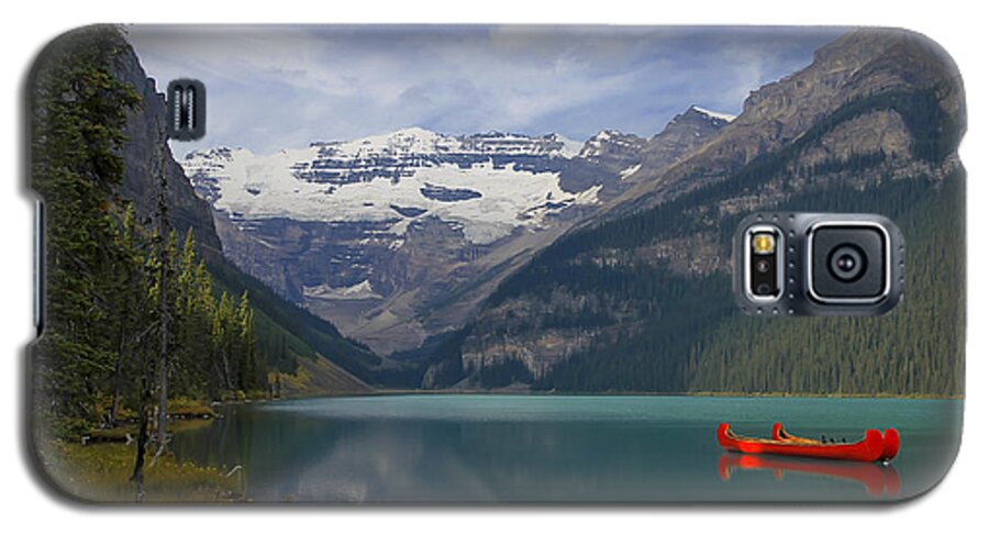 Lake Louise Galaxy S5 Case featuring the photograph Red Canoes on Lake Louise #2 by Teresa Zieba