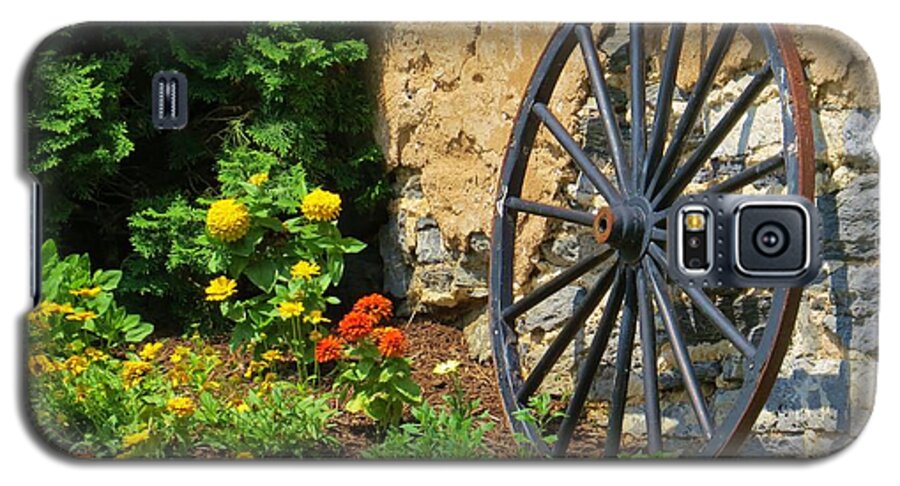 Stone Barn Galaxy S5 Case featuring the photograph Retired Wagon Wheel by Jeanette Oberholtzer