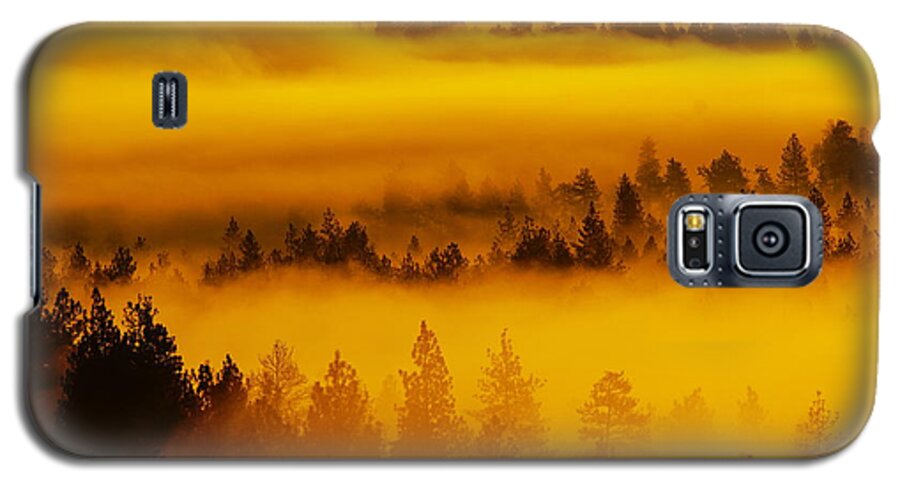 Fog Galaxy S5 Case featuring the photograph River Fog Rising by Ben Upham III