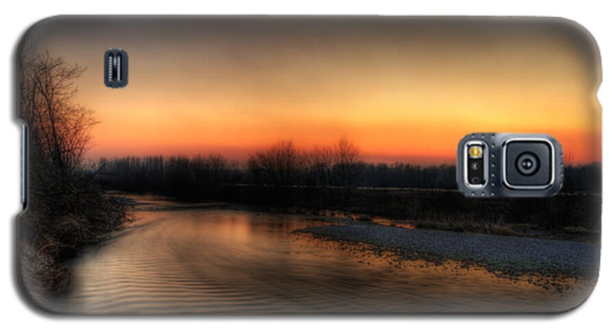 Details Enhancer Galaxy S5 Case featuring the photograph Riverscape at sunset by Roberto Pagani