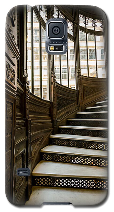 Chicago Galaxy S5 Case featuring the photograph Rookery Building Up the Oriel Staircase by Anthony Doudt