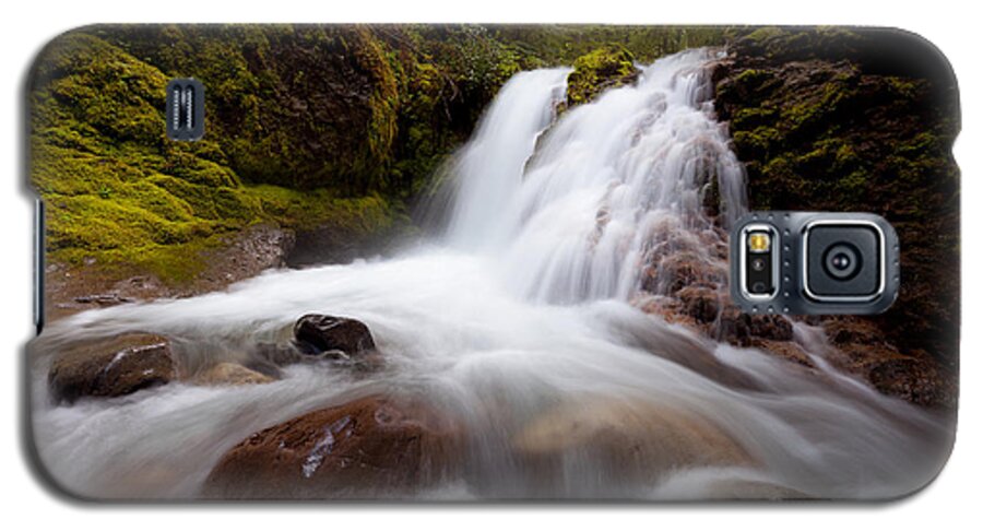Waterfall Galaxy S5 Case featuring the photograph Rushing Cascades by Andrew Kumler