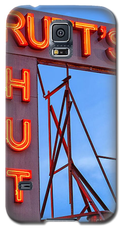 A Hot Dog Program Galaxy S5 Case featuring the photograph Rutt's Hut by Jerry Fornarotto