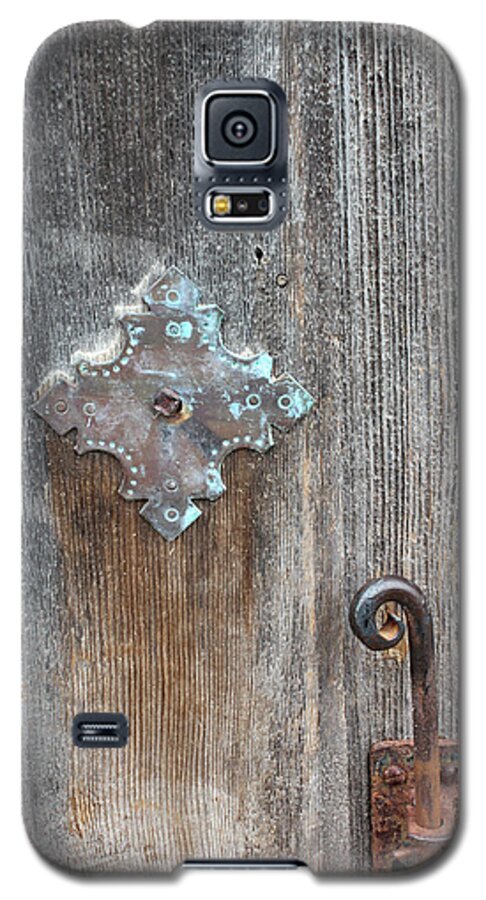 Mission San Juan Galaxy S5 Case featuring the photograph San Juan Door Detail With Latch by Mary Bedy