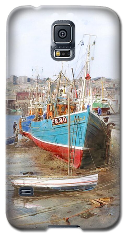 Fishing Galaxy S5 Case featuring the photograph Scarborough Harbour by Ron Harpham