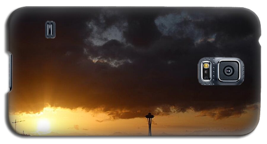 Seattle Galaxy S5 Case featuring the photograph Seattle Space Needle Sunset by Suzanne Lorenz
