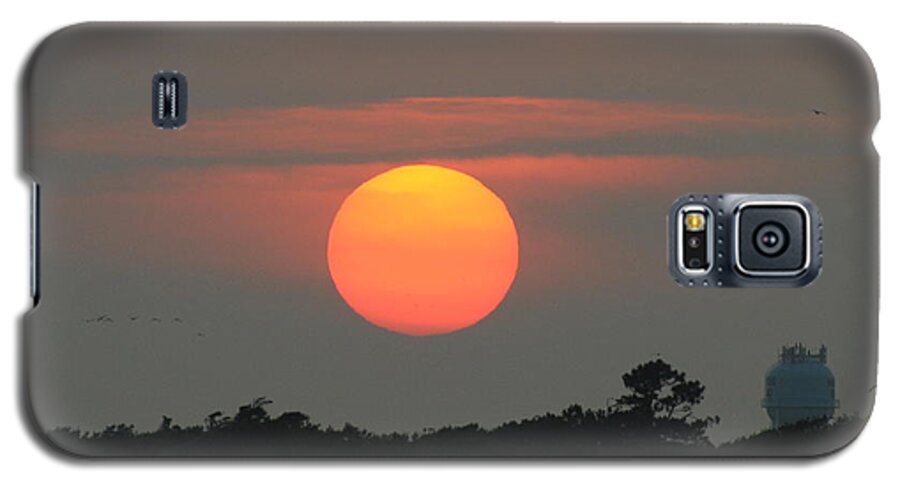 Sunset Galaxy S5 Case featuring the photograph Setting Sun by Dan Williams