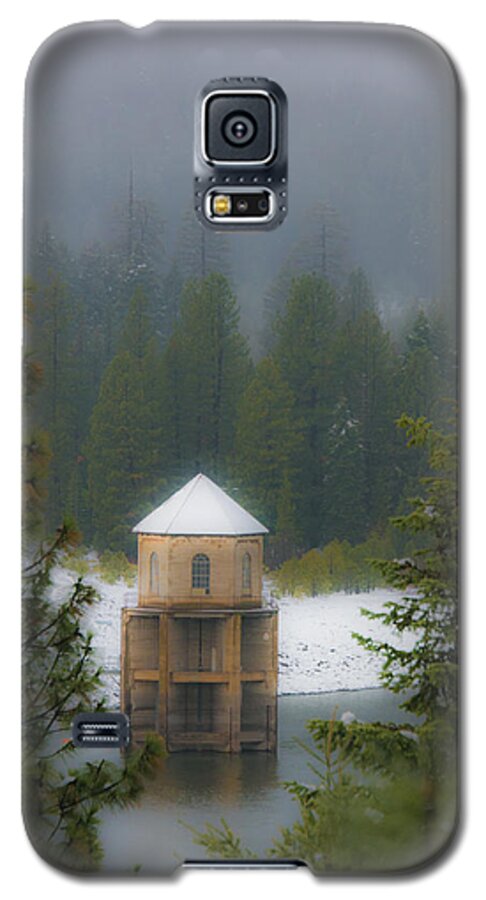 2014 Galaxy S5 Case featuring the photograph Silent Tower by Jan Davies