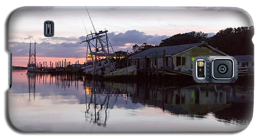 Boat Galaxy S5 Case featuring the photograph Sinking Sun Sunken Boat by Alan Raasch
