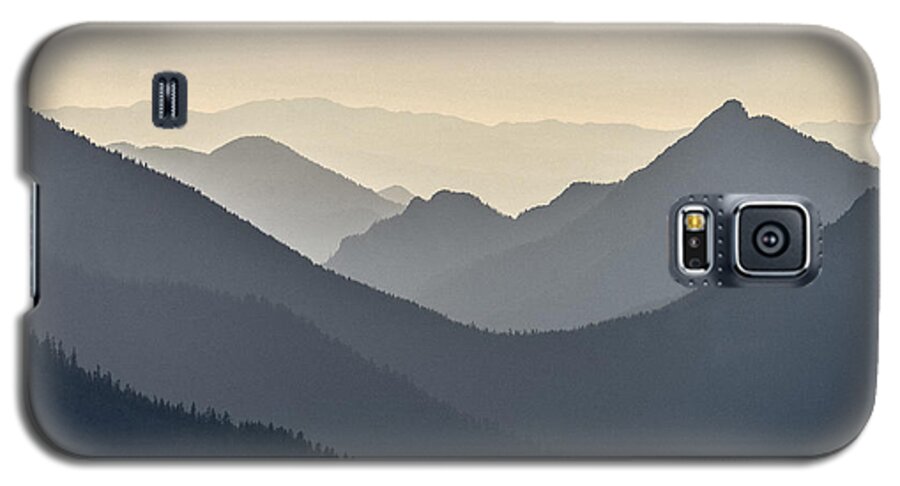 Evening Light Galaxy S5 Case featuring the photograph Sostice in the Olympic Mountains by Ronda Broatch