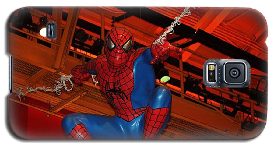 Spiderman Swinging Through The Air Galaxy S5 Case featuring the photograph Spiderman Swinging Through the Air by John Telfer