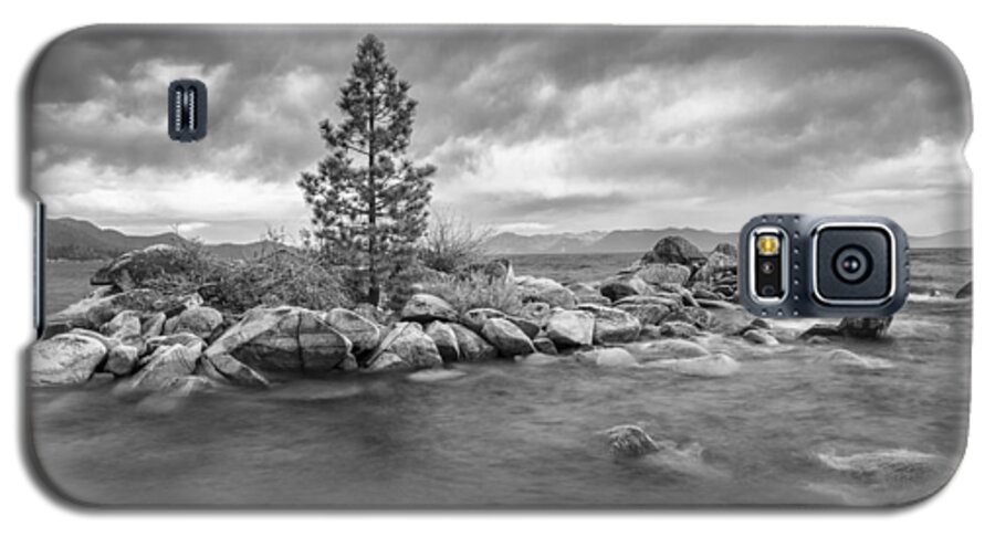Horizontal Galaxy S5 Case featuring the photograph Storm Runs Through by Jon Glaser