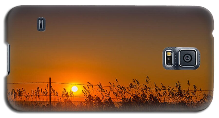Dakota Galaxy S5 Case featuring the photograph Summer Sunrise on the Plains by Greni Graph