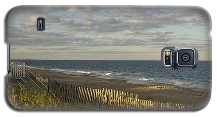 Beach; Beachscape; Ocean; Skies; Salisbury Galaxy S5 Case featuring the photograph Summer's Farewell by Alice Mainville