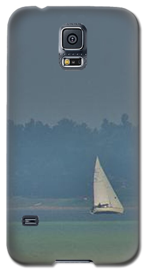 Tawas Bay Galaxy S5 Case featuring the photograph Sunday Sailing by Daniel Thompson