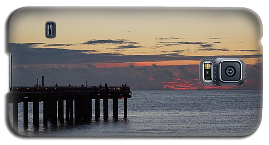 Sunrise Galaxy S5 Case featuring the photograph Sunny Isles Fishing Pier Sunrise by Rafael Salazar