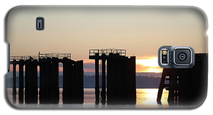 Southworth Ferry Dock Galaxy S5 Case featuring the photograph Southworth Ferry Pilling at Dawn by E Faithe Lester