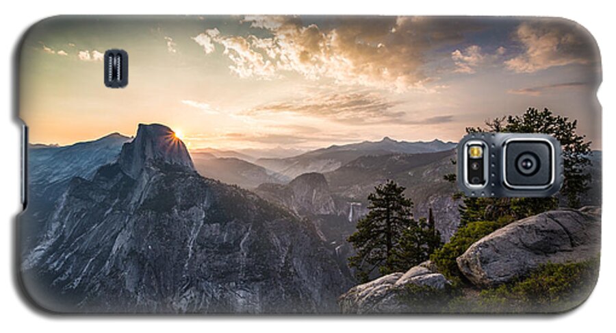 Landscape Galaxy S5 Case featuring the photograph Sunrise over Half Dome at Glacier Point by Mike Lee