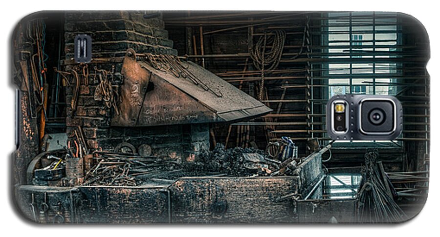 Blacksmith Galaxy S5 Case featuring the photograph The blacksmith's forge - Industrial by Gary Heller