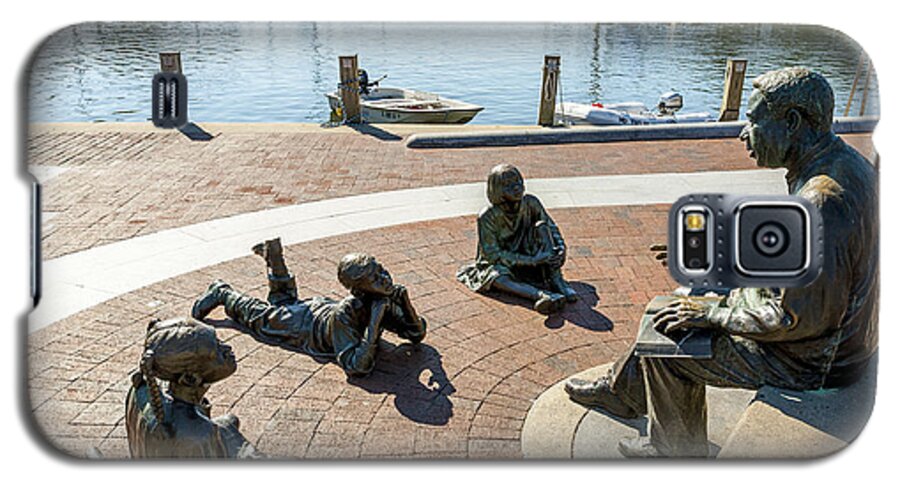 Alex Haley Galaxy S5 Case featuring the photograph The Kunta Kinte-Alex Haley Memorial in Annapolis by William Kuta