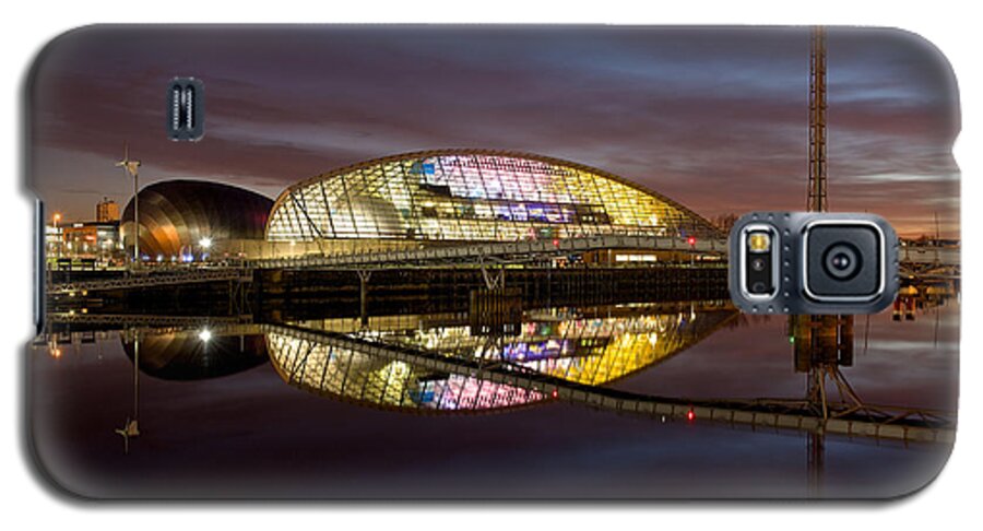 Cityscape Galaxy S5 Case featuring the photograph The last of the light at the Glasgow Science Centre by Stephen Taylor