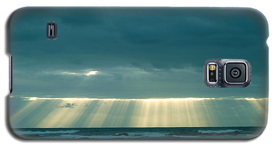 Sky Galaxy S5 Case featuring the photograph The Light Above Kapoho by Lehua Pekelo-Stearns