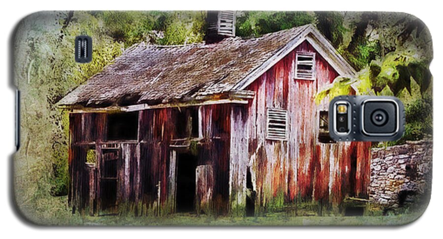 Julia Springer Galaxy S5 Case featuring the photograph The Old Barn by Julia Springer