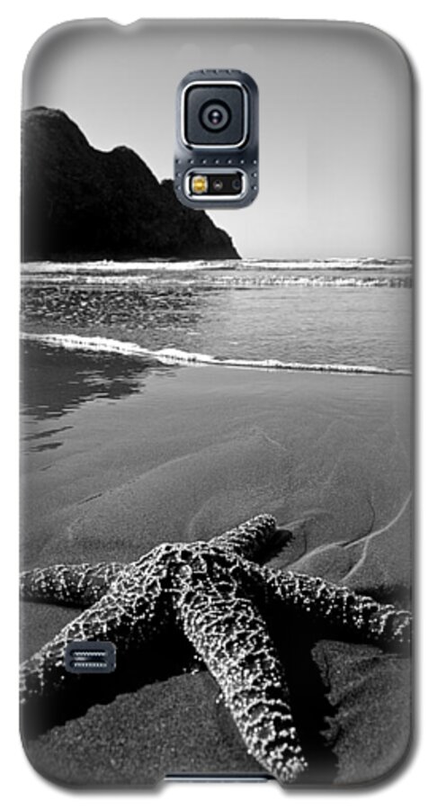 Starfish Galaxy S5 Case featuring the photograph The Starfish by Peter Tellone