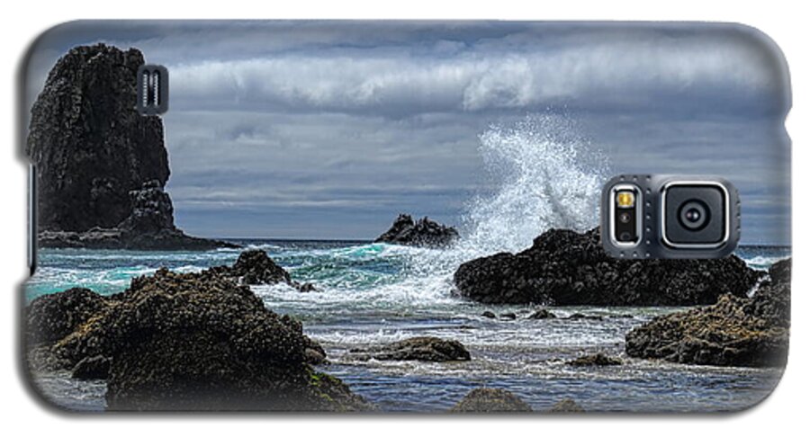 Pacific Northwest Galaxy S5 Case featuring the photograph The Waves at Haystack Rock by Dale Kauzlaric