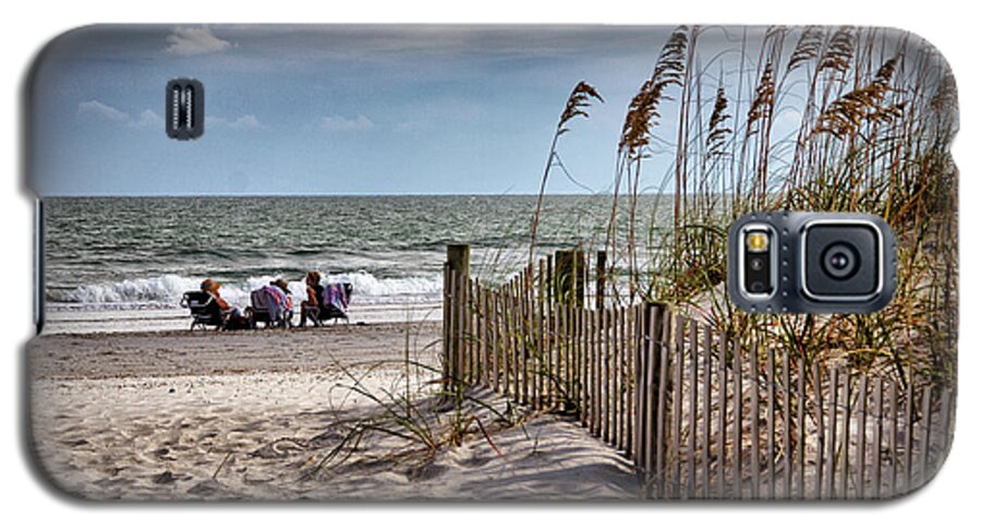 Beach Scene Galaxy S5 Case featuring the photograph Three Friends Meet At Shell Island by Phil Mancuso