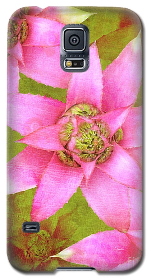 Fashion Galaxy S5 Case featuring the digital art Three Pink Ladies by Claudia Ellis