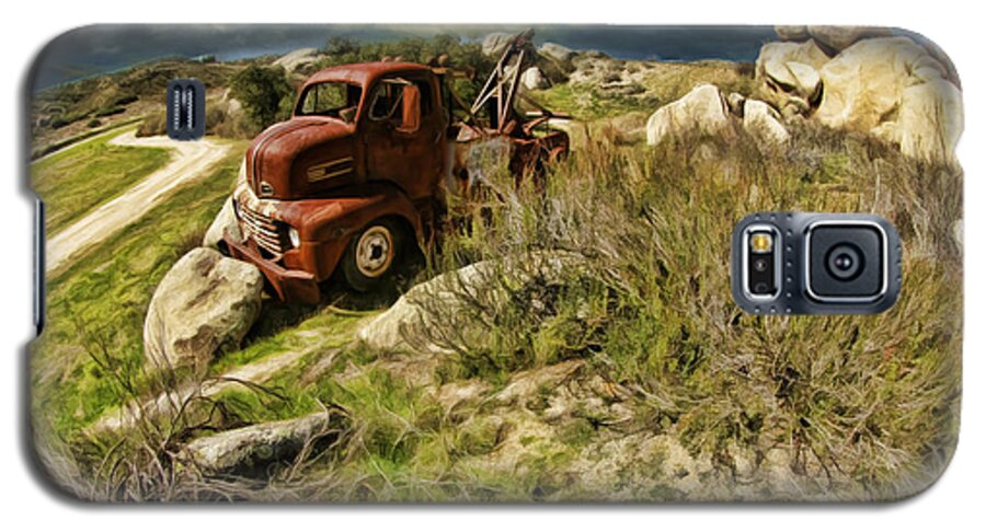 Tow Truck Galaxy S5 Case featuring the photograph Tow Truck No Where To Go by Blake Richards