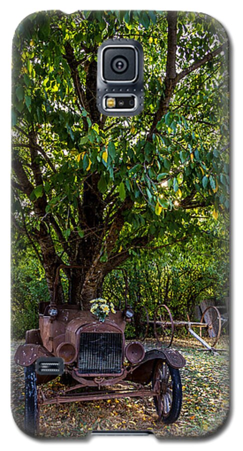 Roslyn Galaxy S5 Case featuring the photograph Tree Growing Out of Old Car - 1 by Rob Green