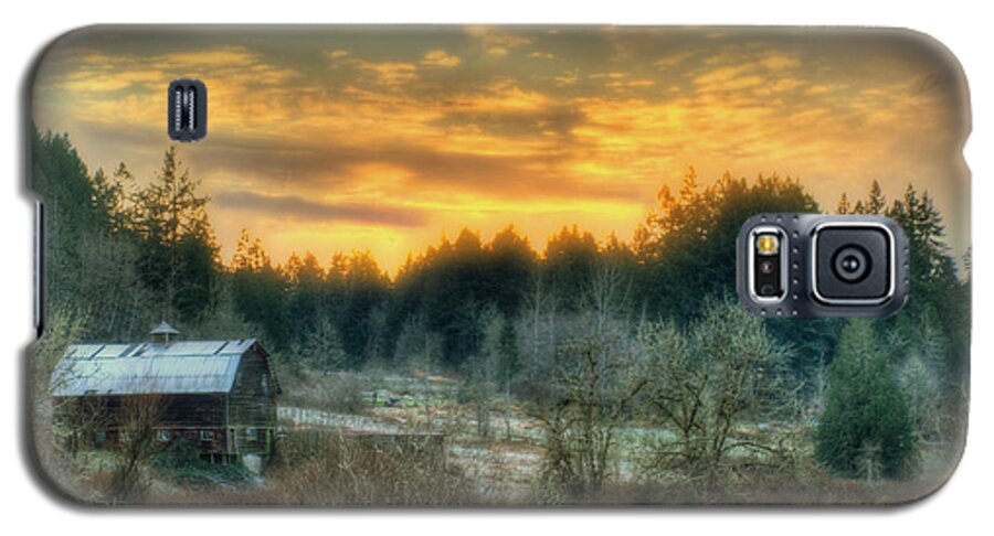 Barn Galaxy S5 Case featuring the photograph Twilight in the Valley by Jeff Cook