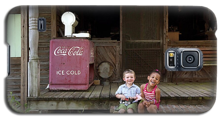 Alabama Galaxy S5 Case featuring the photograph Two young children pose on the steps of a historic cabin in rural Alabama by Carol M Highsmith