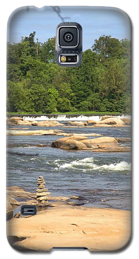 8707 Galaxy S5 Case featuring the photograph Unnatural Rock Formation by Gordon Elwell
