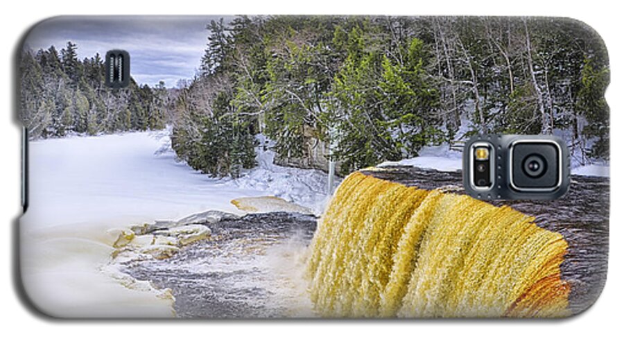 Tahquamenon Falls Galaxy S5 Case featuring the photograph Upper Tahquamenon Falls in Winter by Peg Runyan